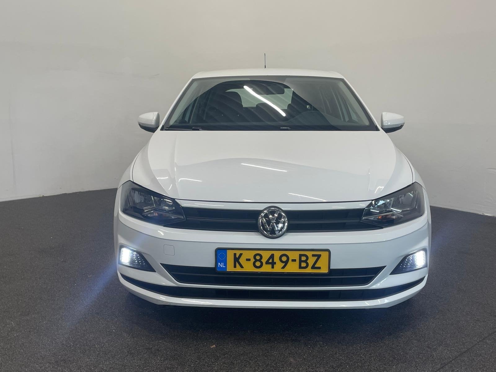 Volkswagen Polo 1.0 MPI Trendline Navigatie Airco Bluetooth, Auto's, Stof, Zwart, Wit, Bedrijf