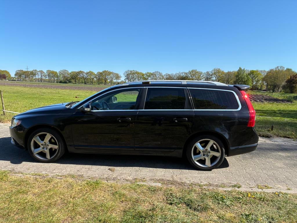 Volvo V70 2.4 D5 136KW 2007 Zwart, Voorwielaandrijving, 15 km/l, 1800 kg, Zwart