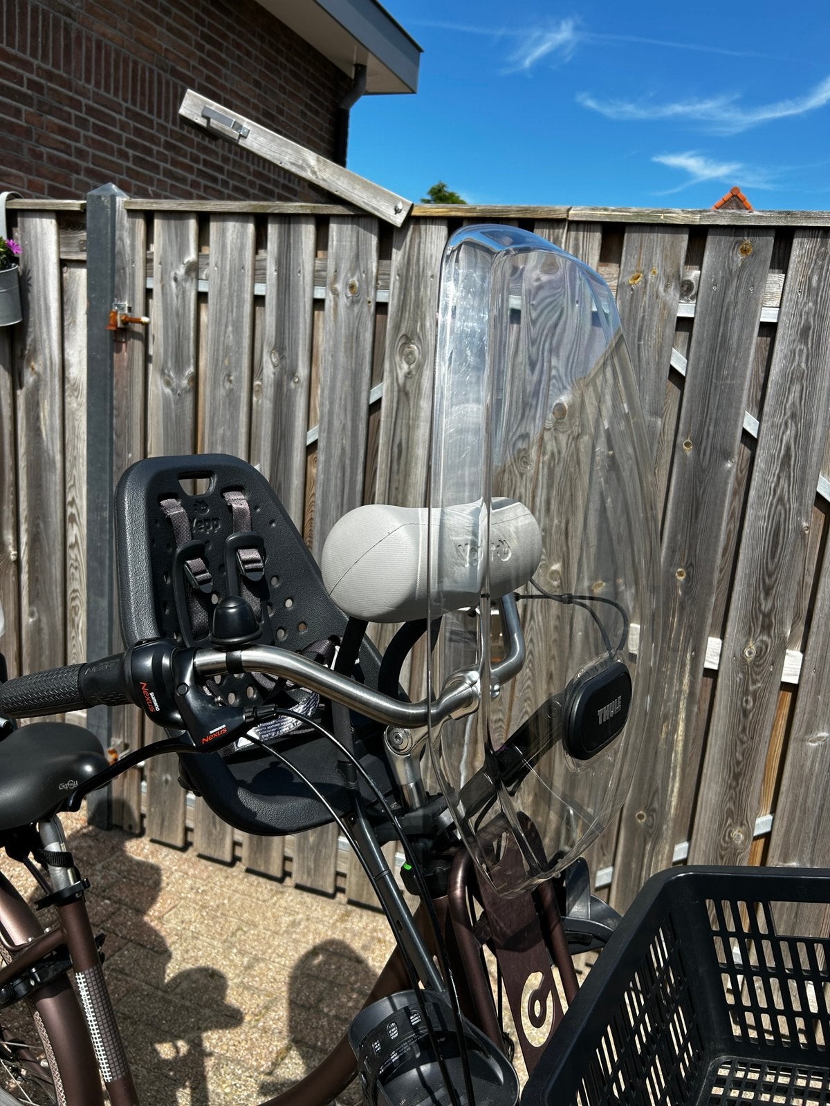 Complete Thule Yepp Mini (Zwart) + Windscherm + Slaaprol, Ophalen, Zo goed als nieuw