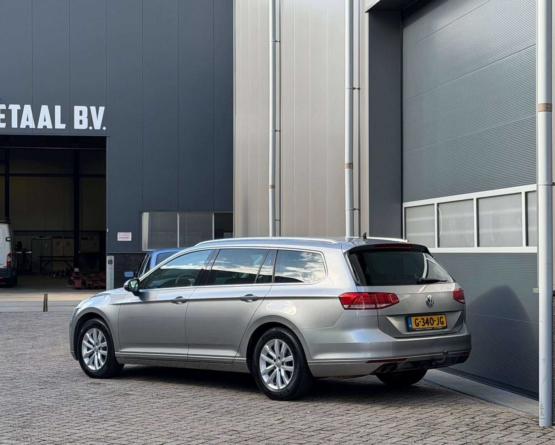 Volkswagen Passat Variant 1.8 TSI Business Edition bj.2016 A, Stof, Euro 6, Grijs, 1405 kg