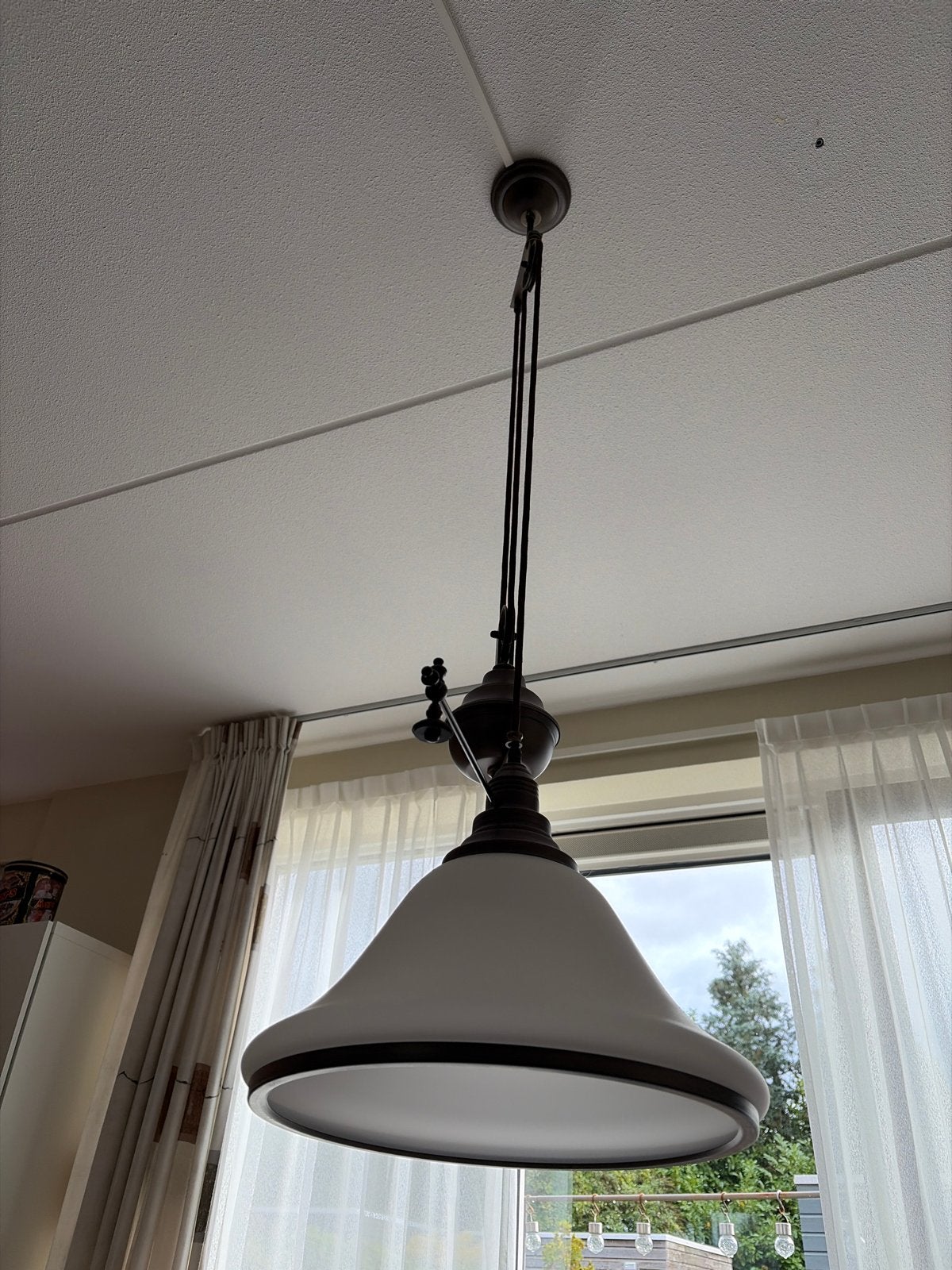 Antieke plafondlamp met melkglas kap, Antiek en Kunst, Ophalen