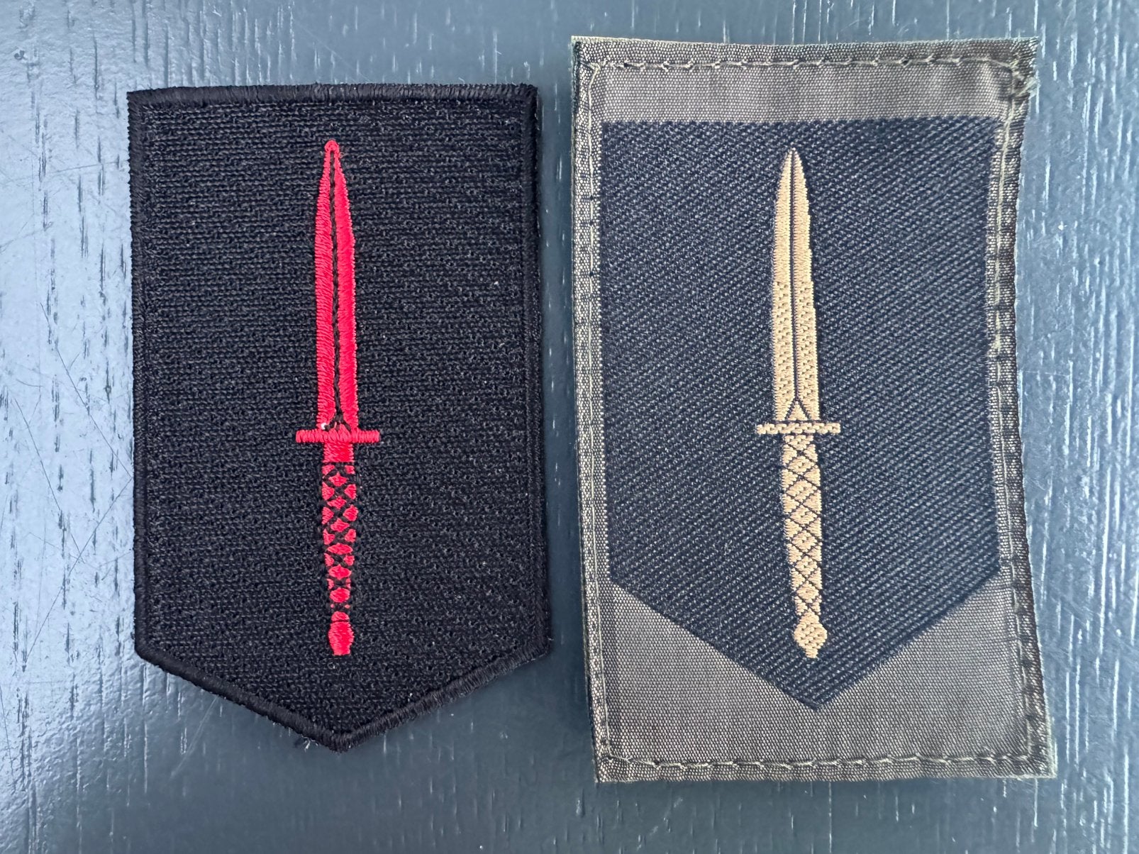 KL emblemen KCT DT2000+GVT, Ophalen of Verzenden, Landmacht, Nederland, Embleem of Badge