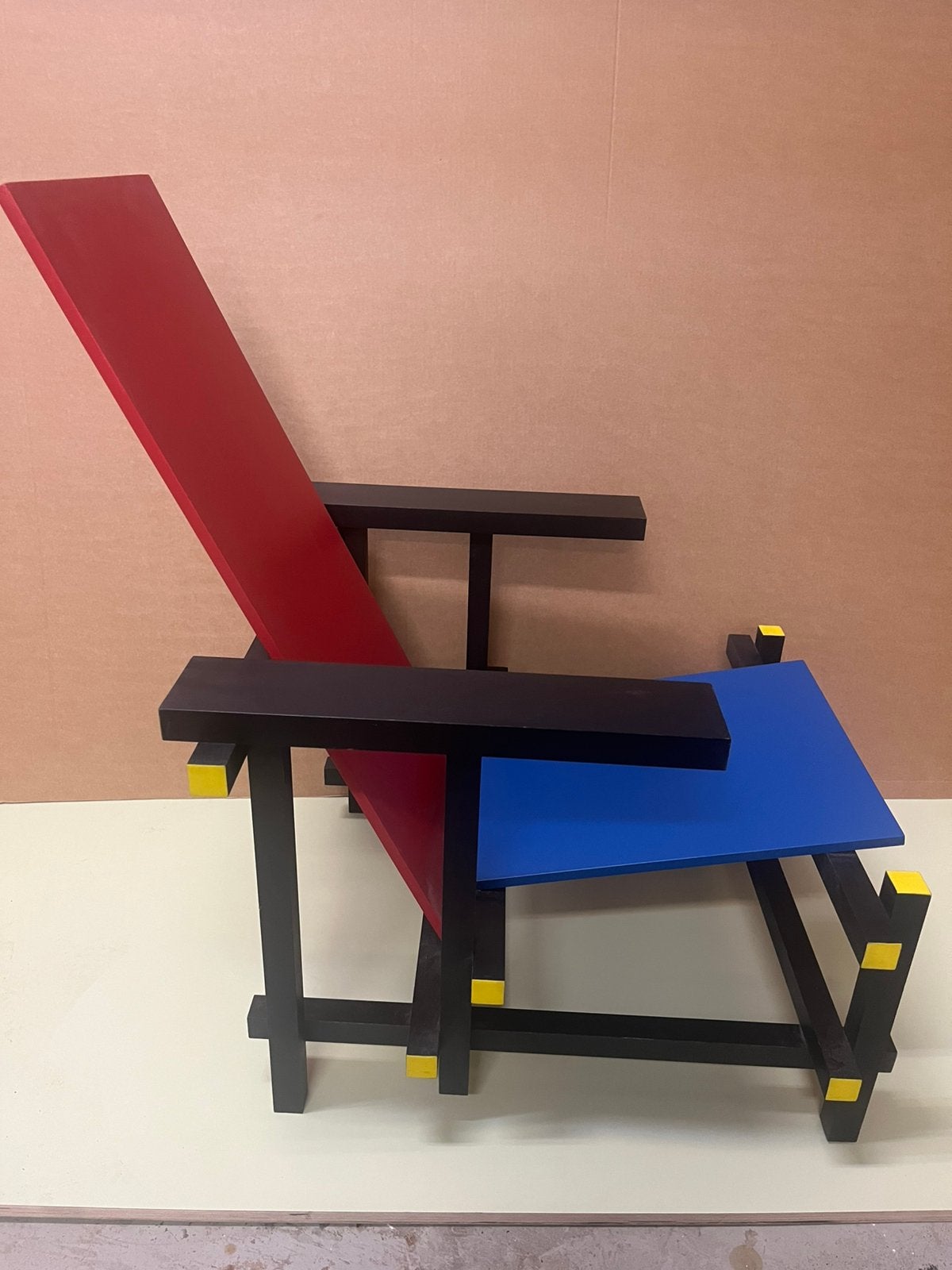 Rietveldstoel : rood +blauw en blanke kopie, Ophalen