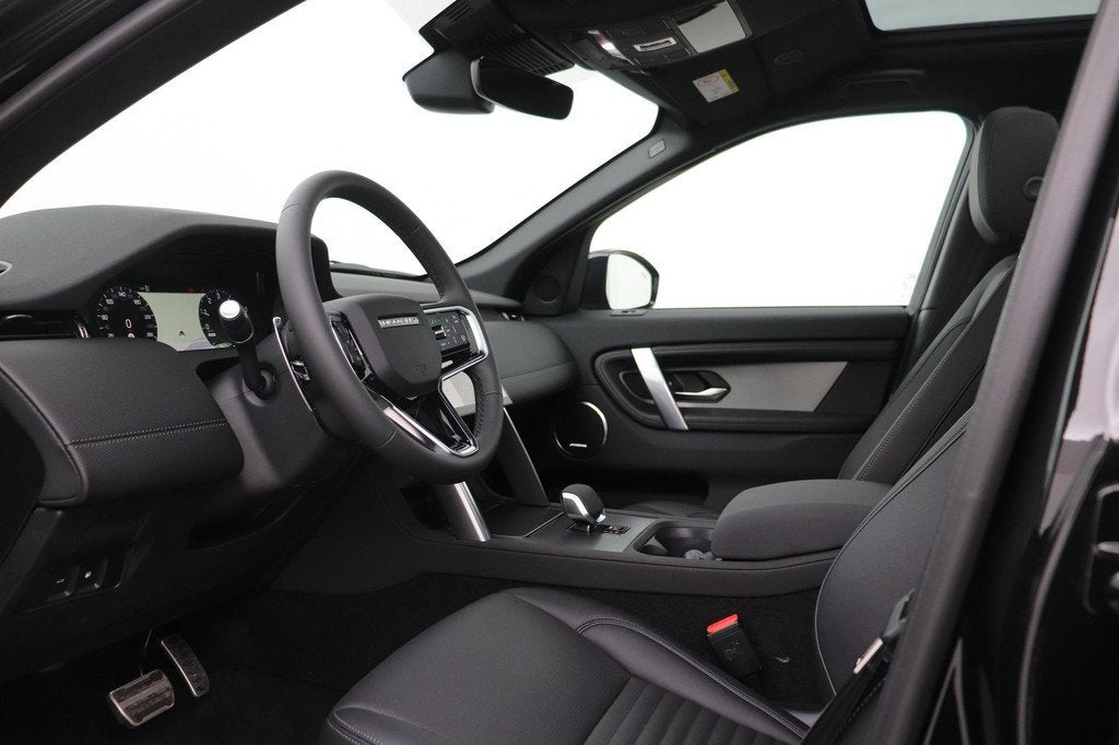 Land Rover Discovery Sport P270e PHEV Dynamic SE | NIEUW! |, Auto's, Land Rover, Automaat, 15 kWh, Discovery Sport, Zwart