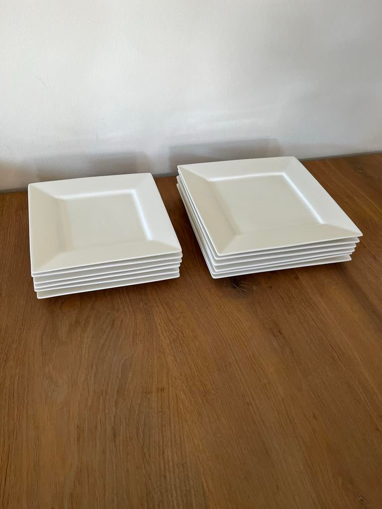 12 witte vierkante borden: 6 ontbijt, 6 diner, Keramiek, Ophalen of Verzenden, Zo goed als nieuw, Bord(en)