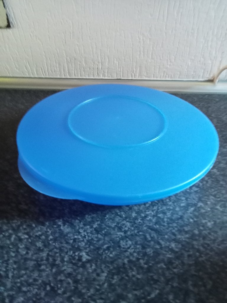 2 tupperware schalen blauw en geel, Ophalen of Verzenden, Zo goed als nieuw, Blauw, Schaal