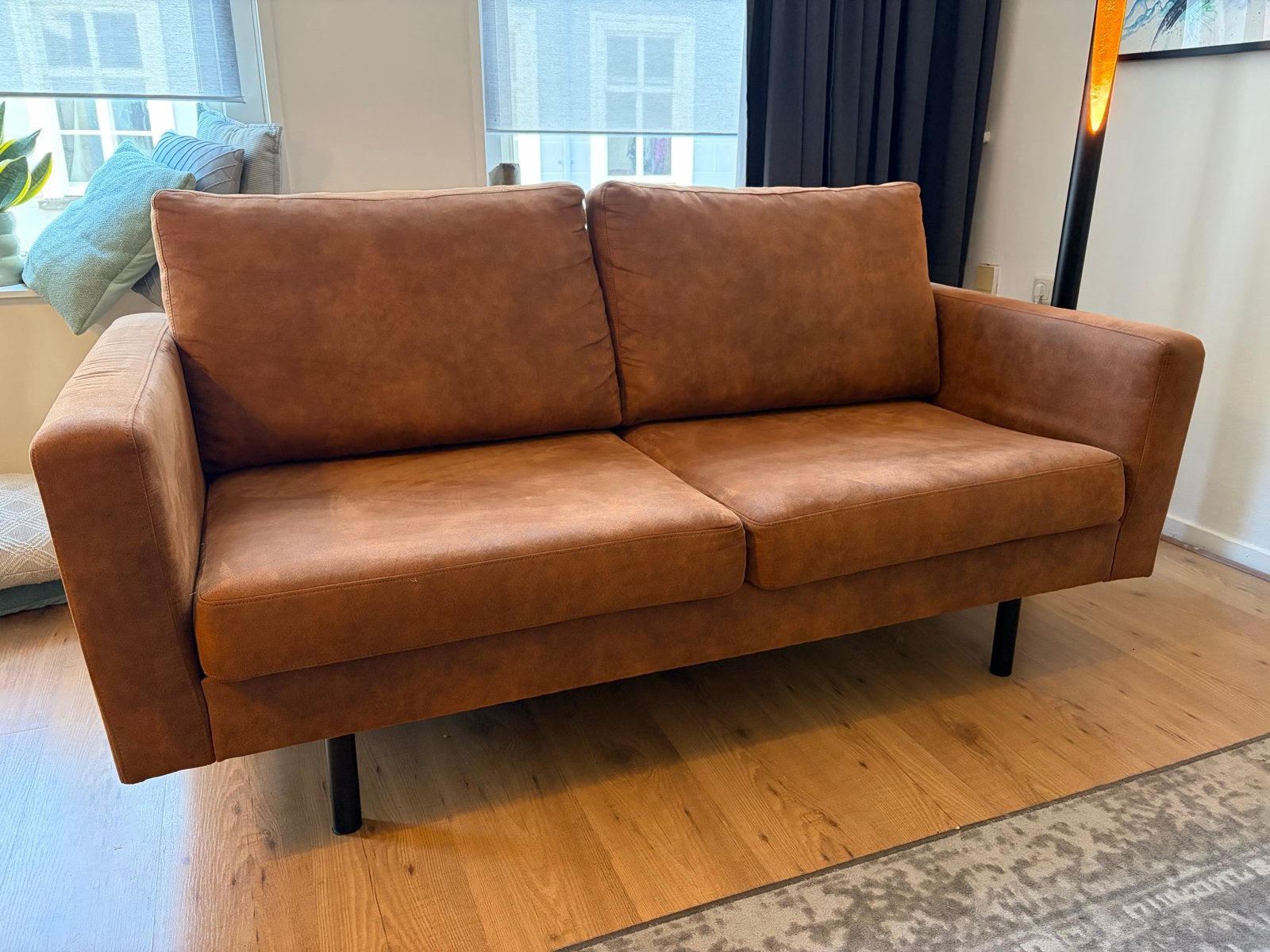 Leen Bakker Collin 2-zits bank cognac – zeer nette staat, Ophalen, 150 tot 200 cm, Tweepersoons, 75 tot 100 cm