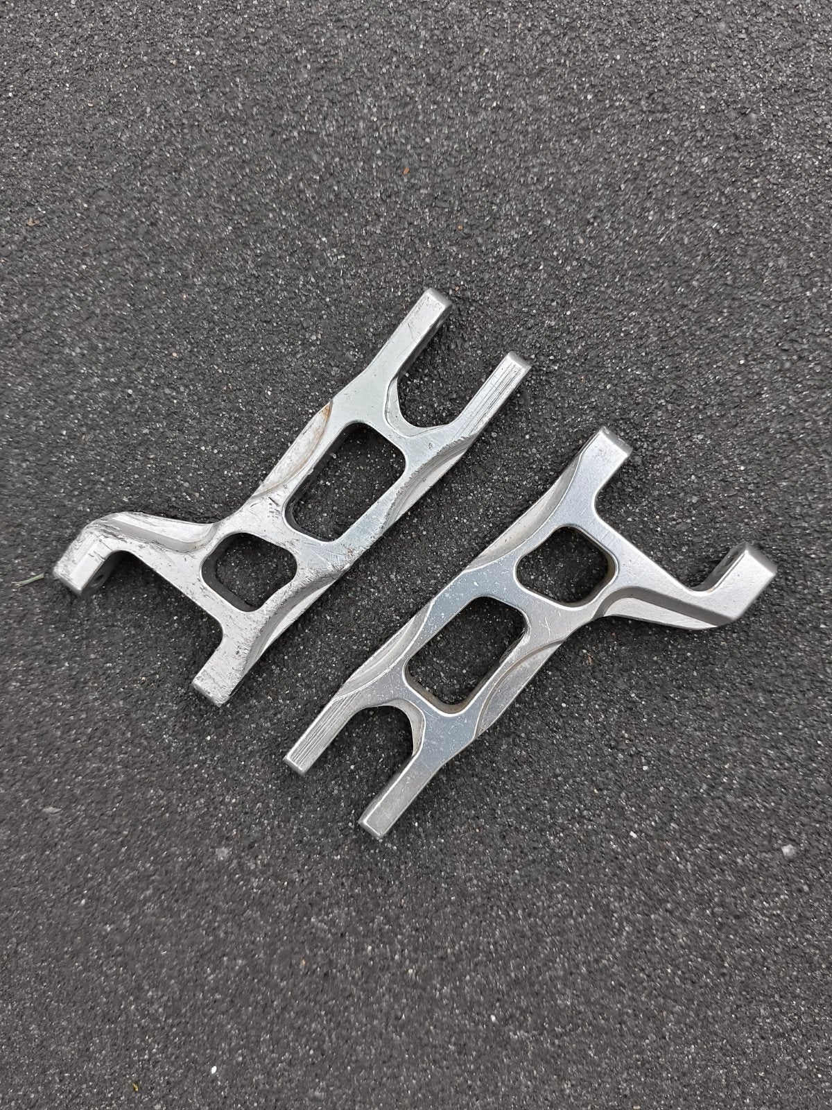Integy Alloy Voor-draagarmen voor een Traxxas Rustler 2WD, Hobby en Vrije tijd, Modelbouw | Radiografisch | Auto's, Ophalen of Verzenden
