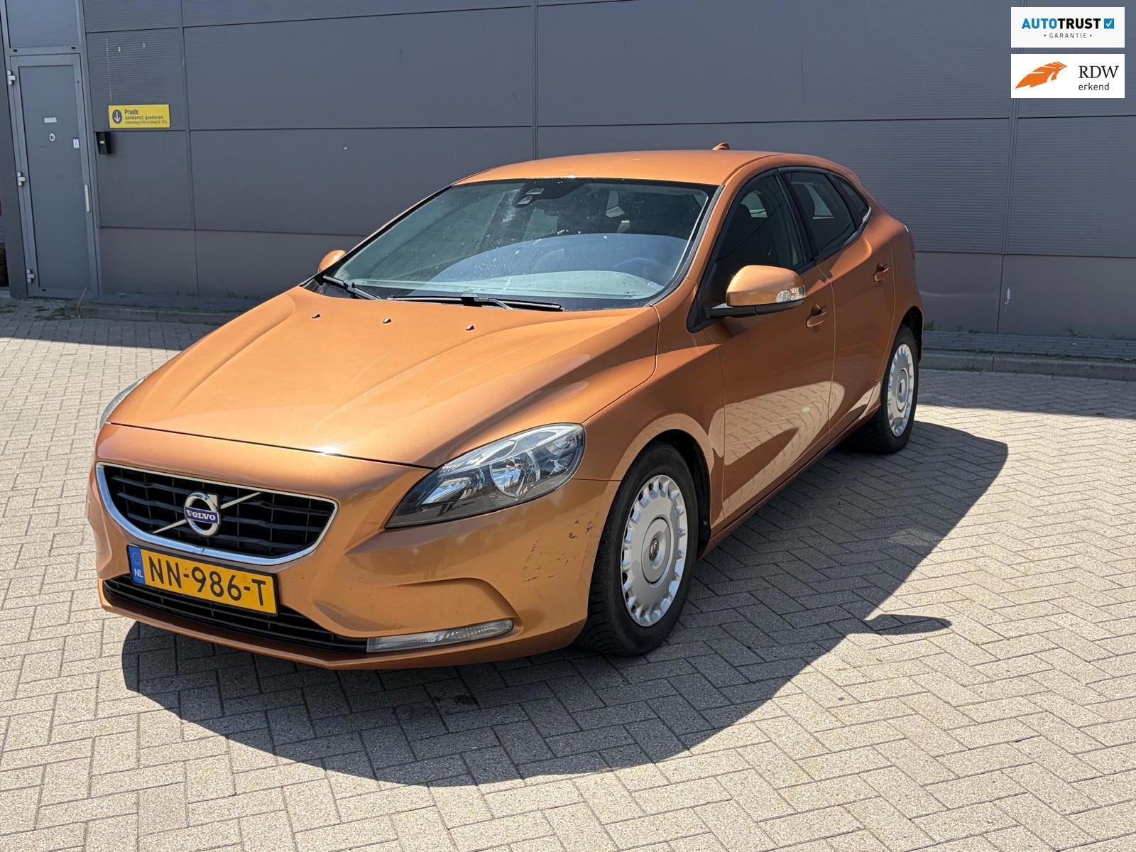 Volvo V40 1.6 D2 Momentum|Automaat|Pdc|Clima|Cruise, Auto's, Euro 5, Gebruikt, 700 kg, Start-stop-systeem