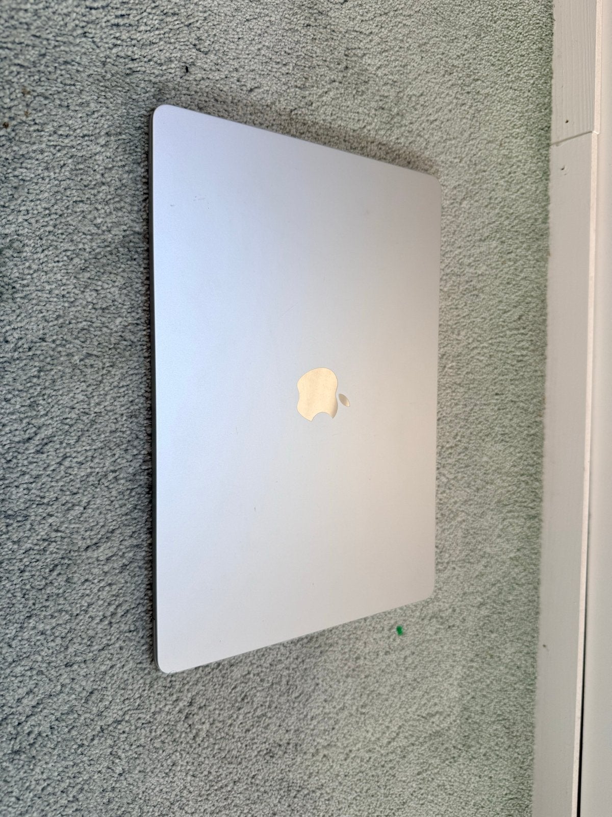 Foto 14 van MacBook Air 15" (2024) - 16GB/512GB SSD + Magic Mouse