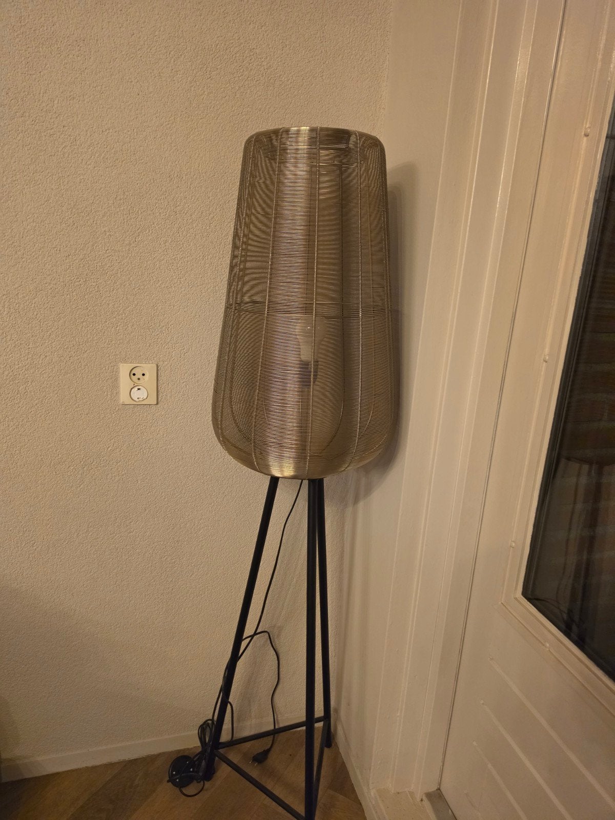 Stijlvolle staande lamp met gouden draadstructuur, Ophalen, Modern, Industrieel, E27 (groot), Zo goed als nieuw