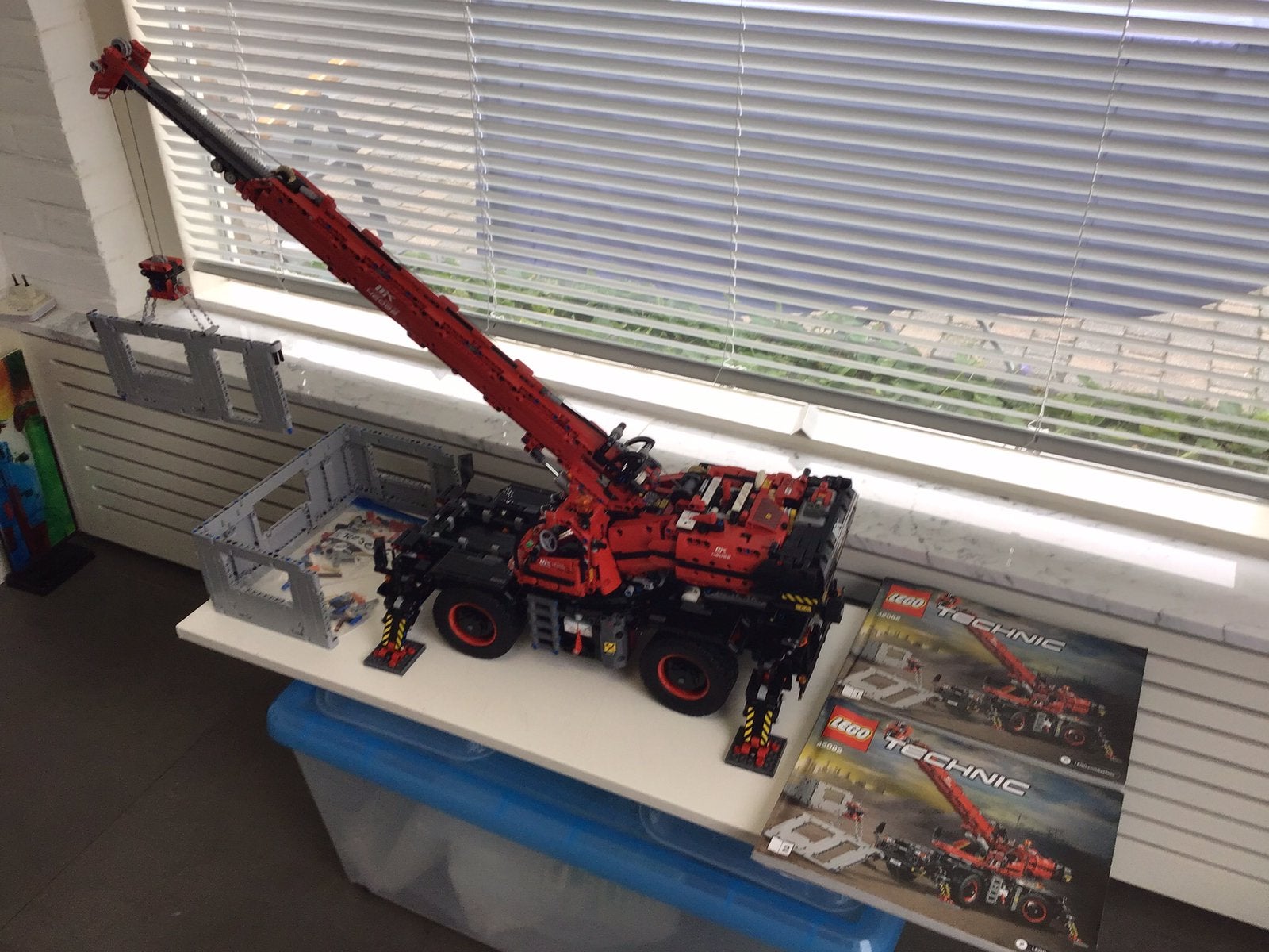 Lego Technic 42082 Red Rough Terrain Crane ( 2 in 1 model), Kinderen en Baby's, Speelgoed | Duplo en Lego, Ophalen of Verzenden