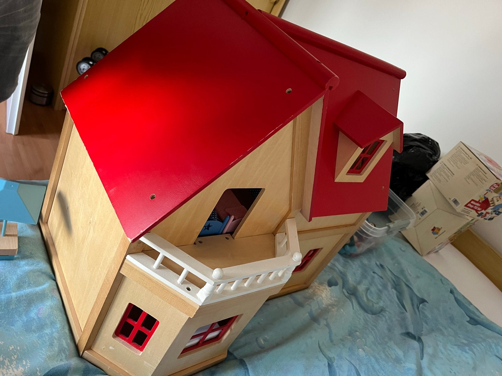 Mooi houten handgemaakt poppenhuis met meubels en poppen, Kinderen en Baby's, Ophalen, Gebruikt, Poppenhuis