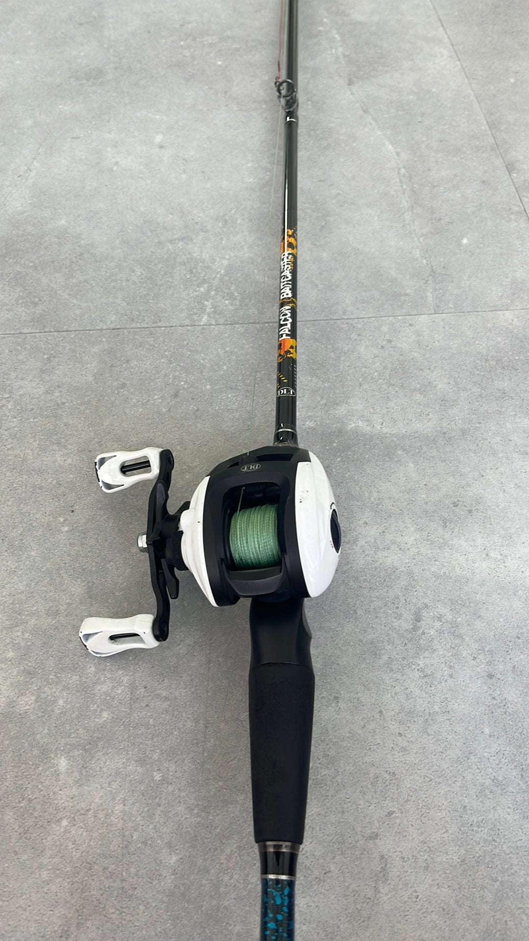 Dlt baitcaster vishengel, Ophalen, Zo goed als nieuw, Complete set