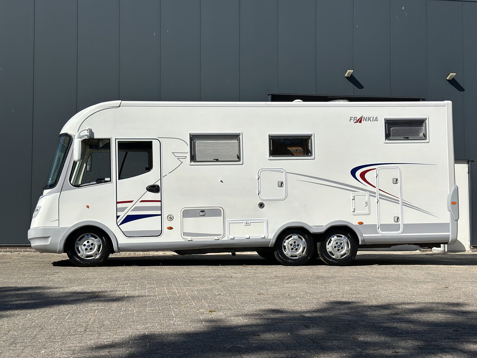 Fiat Frankia Luxury Class i 740 |HEFBED|AIRCO|7,5M|XXL GARAG, Caravans en Kamperen, Campers, Integraal, Bedrijf, W.A. Scholtenstraat 29
9403AJ  ASSEN, NL