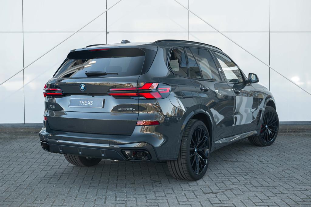 BMW X5 xDrive50e M Sport Automaat / Trekhaak / Panoramadak /, Auto's, BMW, Automaat, Leder, Bedrijf, Hybride Elektrisch/Benzine