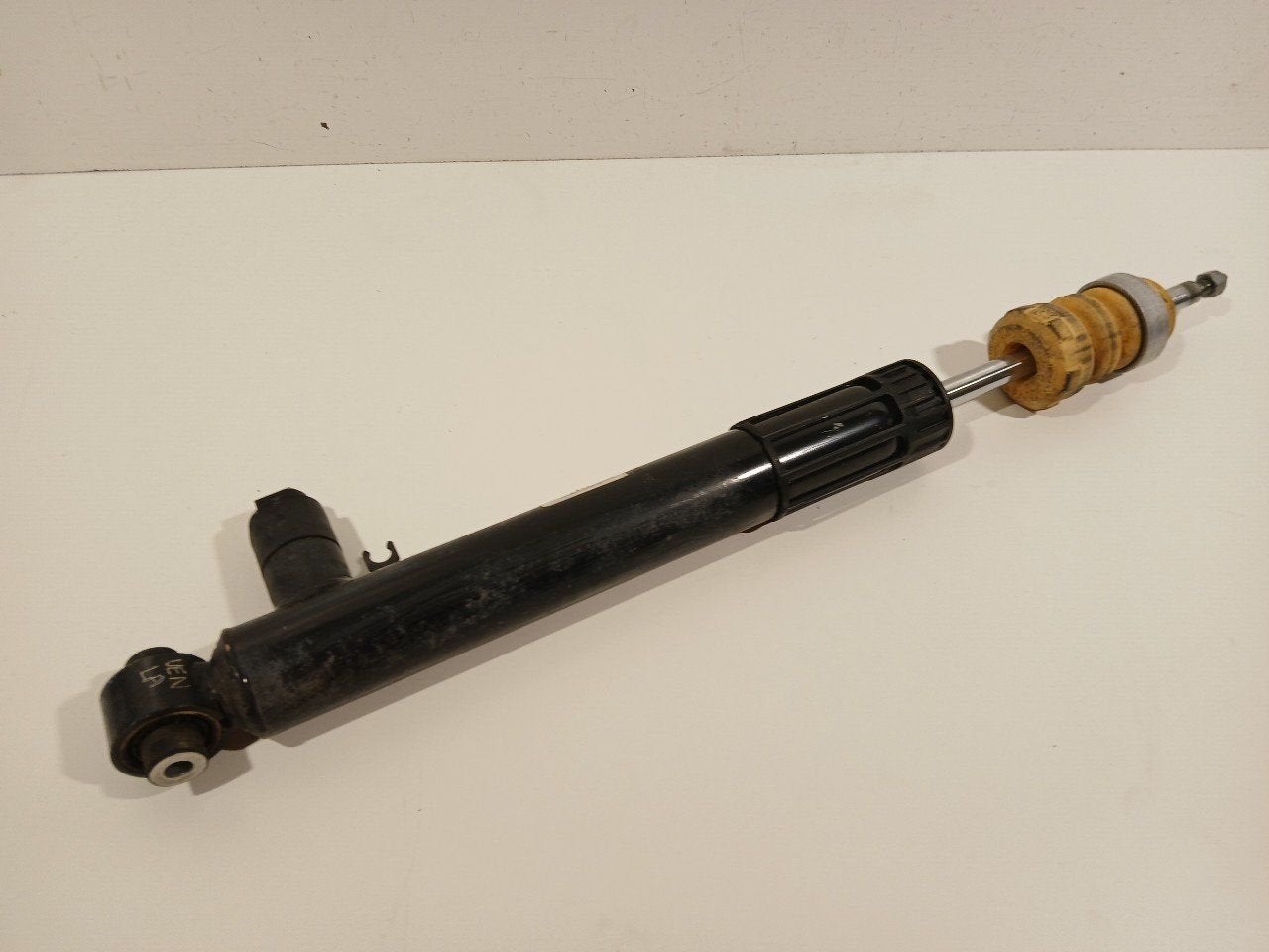 Schokbreker links achter Volkswagen Golf, Onderdelen@venauto.nl, Van der Ven Autorecycling B.V., Gebruikt, Ettenseweg 76, 4706 PB Roosendaal, The Netherlands