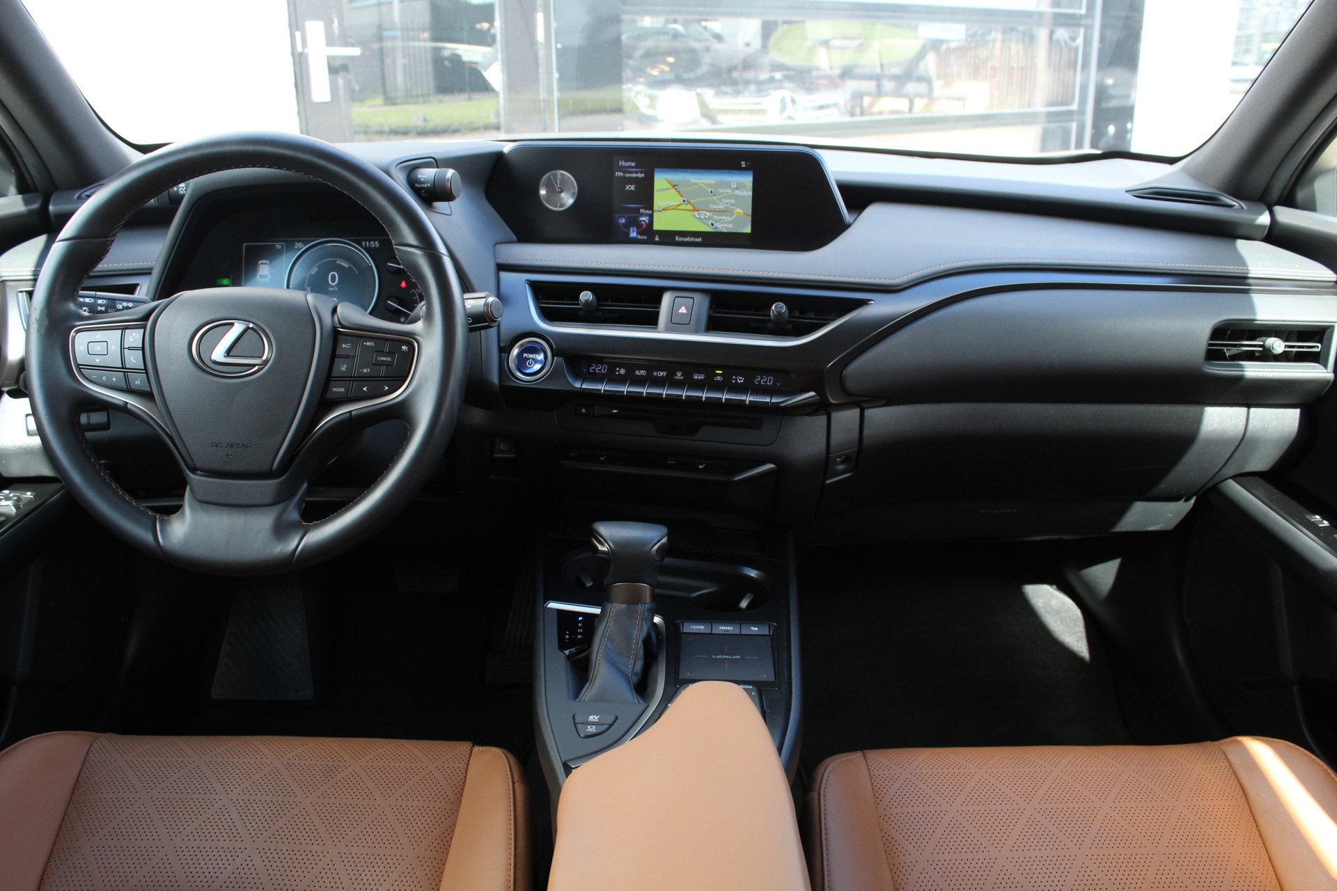 Lexus UX 250h Luxury Line / Carplay / Camera / Leer, Gebruikt, 4 cilinders, Met garantie (alle), 19 km/l