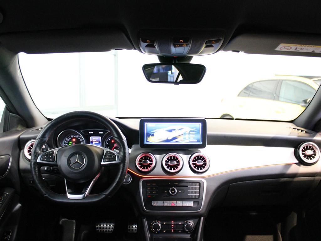 Mercedes-Benz CLA Coupé 180 Business Solution AMG, Gebruikt, 4 cilinders, Leder en Stof, Sedan