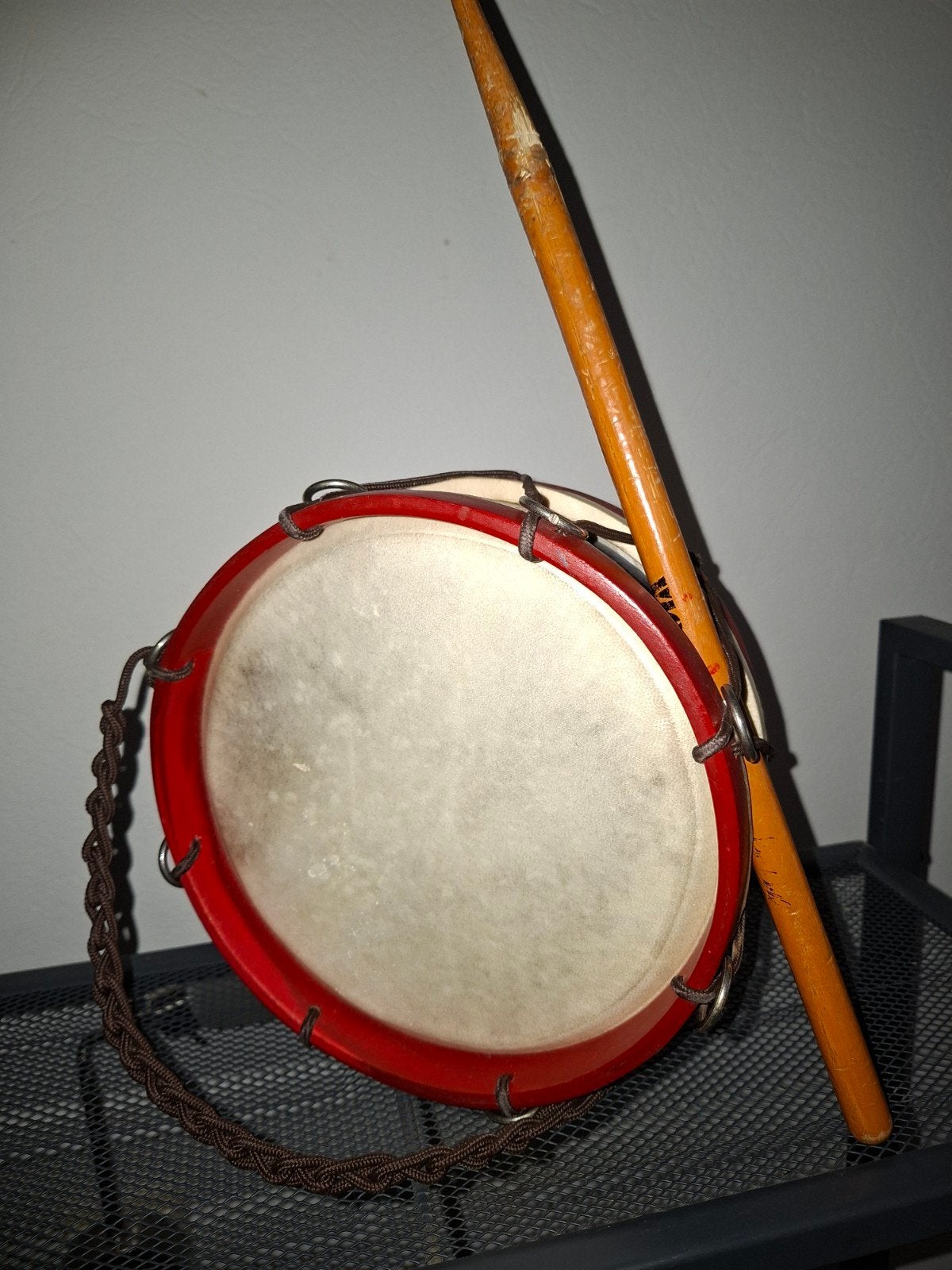 Kleine trommel met stok - Rood, wit, blauw, Ophalen of Verzenden, Gebruikt, Overige merken