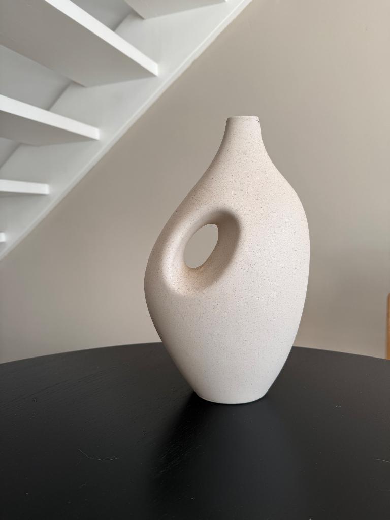 Beige vaas van H&M Home, Huis en Inrichting, Ophalen, Overige kleuren, Aardewerk of Porselein, Zo goed als nieuw