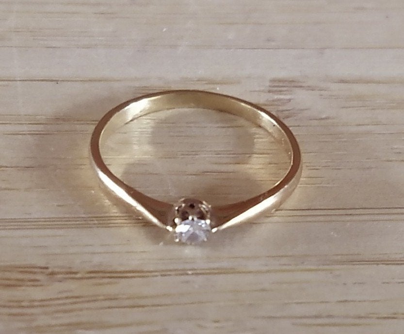 ring goud met diamantje, volgnr 2, Ophalen of Verzenden, Zo goed als nieuw, 17 tot 18, Met edelsteen