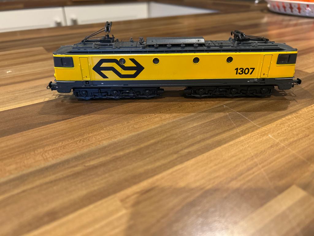 NS locomotief 1307 schaalmodel - Geel/Grijs, Ophalen of Verzenden, Lima, Gelijkstroom, Locomotief