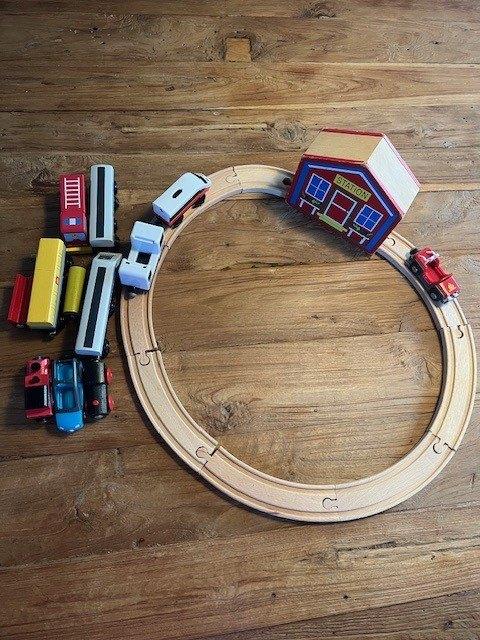 Houten speeltrein met veel rails en accesoires, Ophalen of Verzenden, Gebruikt, Overige typen