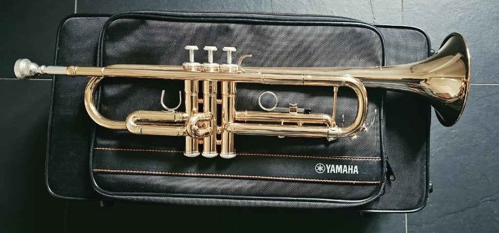 Trompet Yamaha YTR-3335, Muziek en Instrumenten, Blaasinstrumenten | Trompetten, Ophalen of Verzenden, Nieuw, Bes-trompet, Met koffer