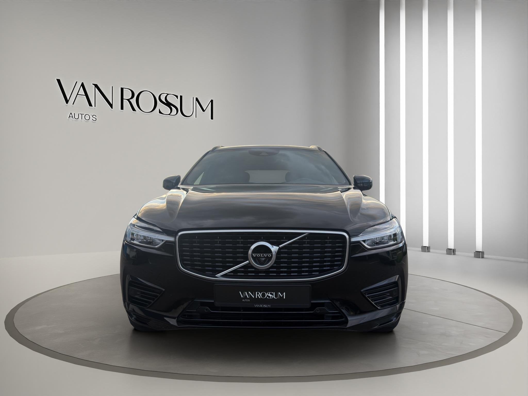Volvo XC60 2.0 T8 Twin Engine AWD R-Design Pano B&W Lucht, Automaat, Gebruikt, Euro 6, 4 cilinders