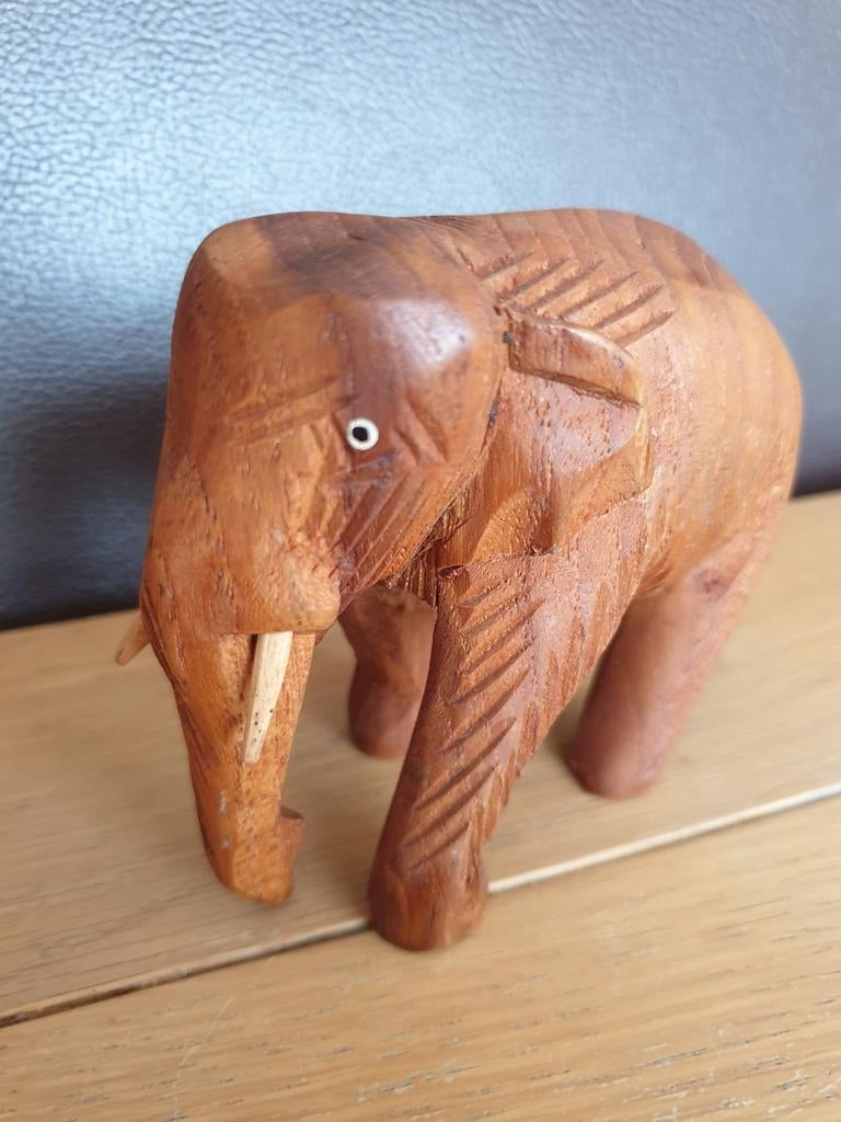 (M) Houten olifant uit Zuid-Afrika. Houtsnijwerk. 10x8x4 cm., Antiek en Kunst, Kunst | Beelden en Houtsnijwerken, Houtsnijwerk