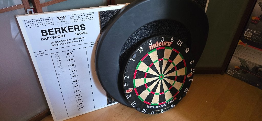 Dartbord met rubberring en scoreboard, Sport en Fitness, Ophalen, Zo goed als nieuw, Dartbord