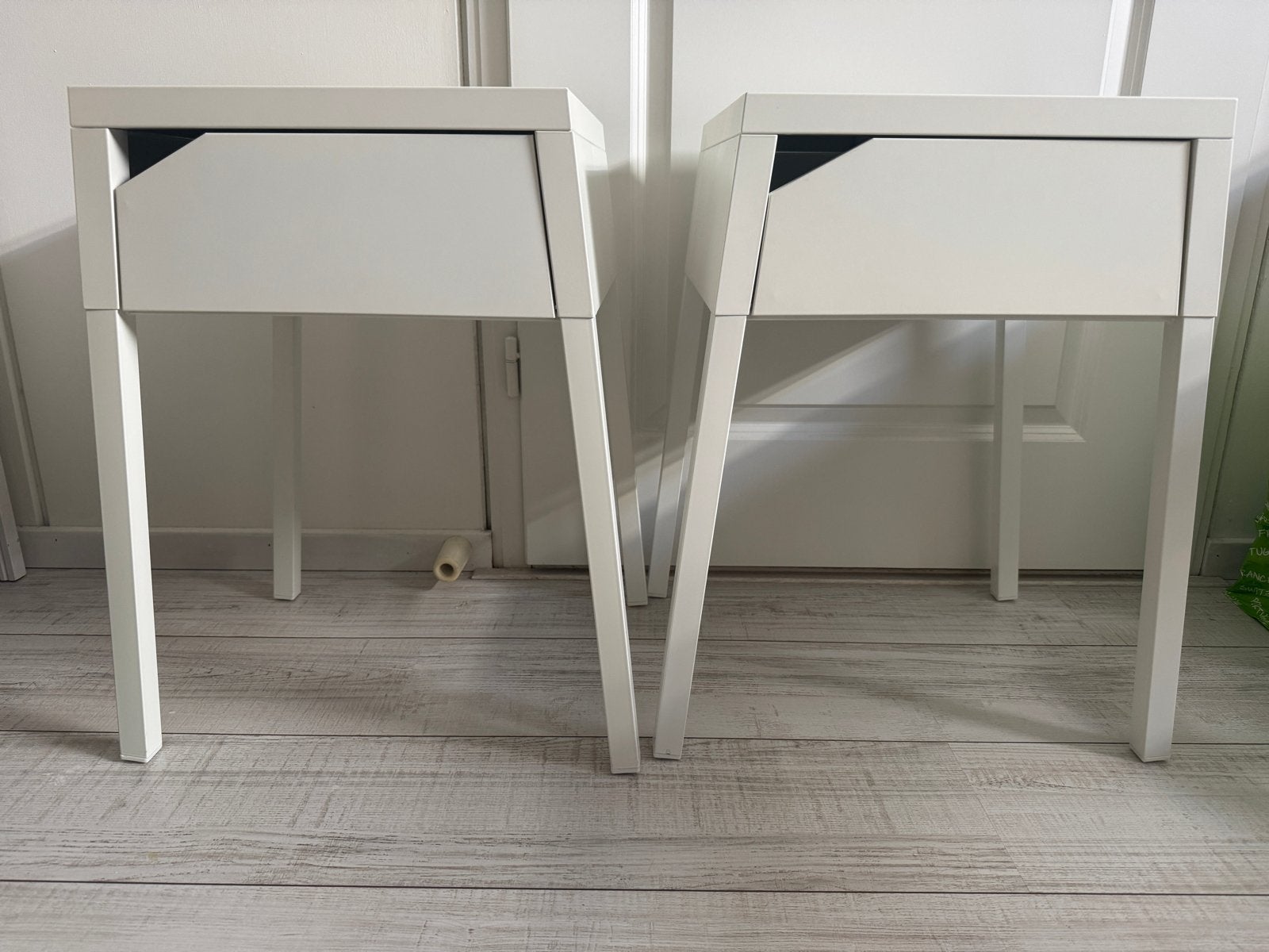 IKEA nachtkastjes (2x) wit metaal met lade, Ophalen, Gebruikt, Minder dan 45 cm, Metaal of Aluminium