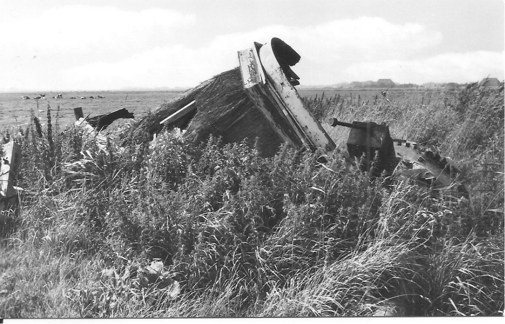 Oosterbierum Kolthofpolder molen - Foto september 1974, Ophalen of Verzenden, 1960 tot 1980, Gelopen, Friesland