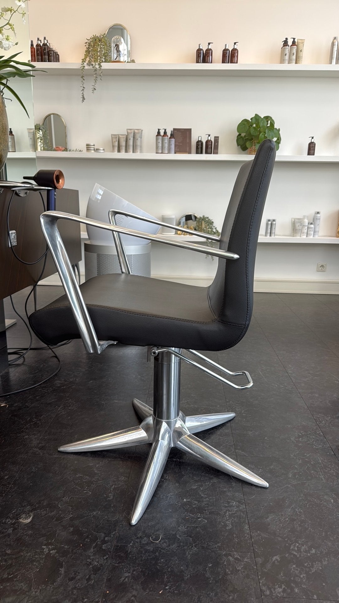 Kappersstoel met pomp, Ophalen, Zo goed als nieuw
