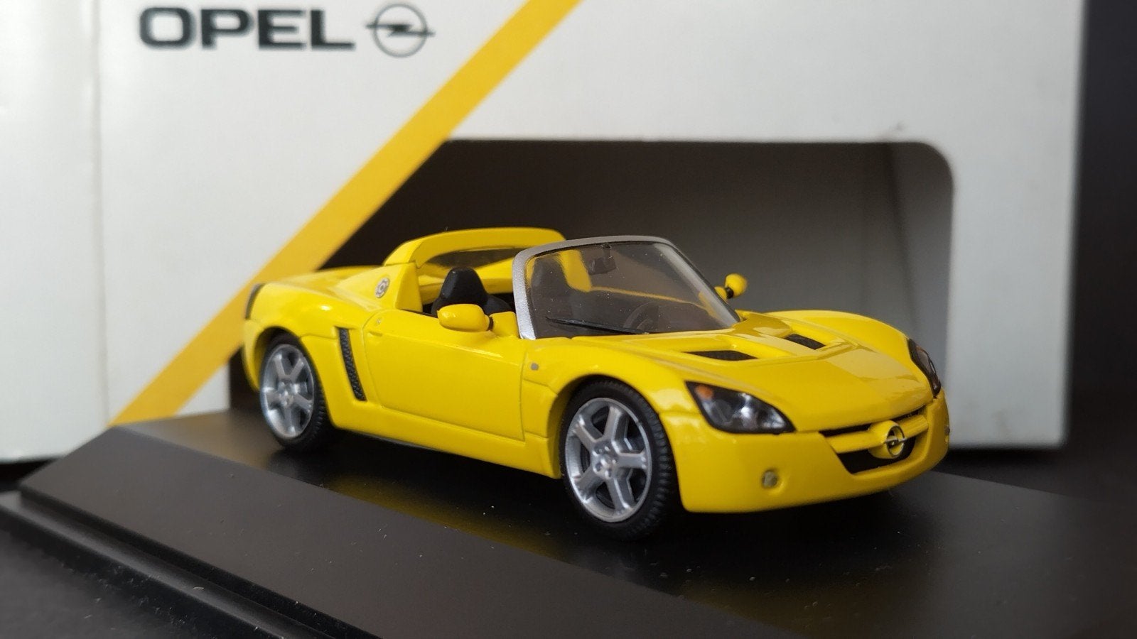 Opel Speedster Yellow 1:43 Schuco Pol, Hobby en Vrije tijd, Auto, ., Nieuw, Ophalen of Verzenden