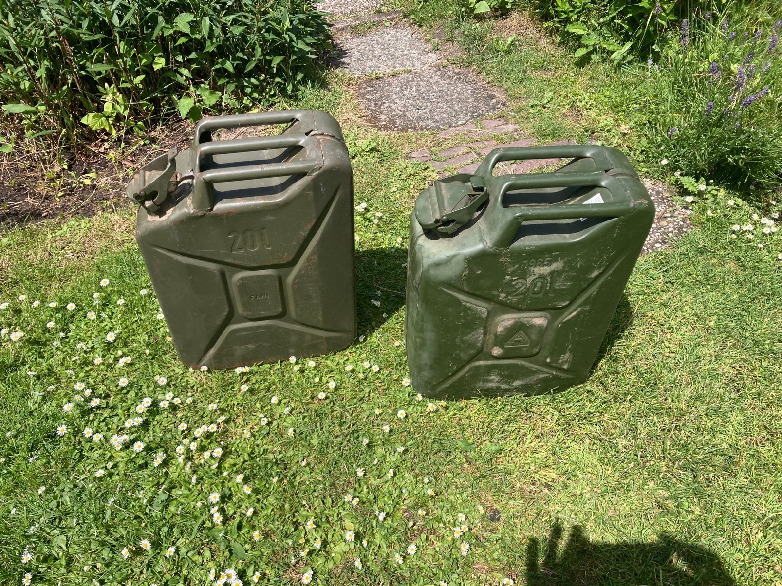 2 jerrycans, Ophalen, Gebruikt, Minder dan 50 watt