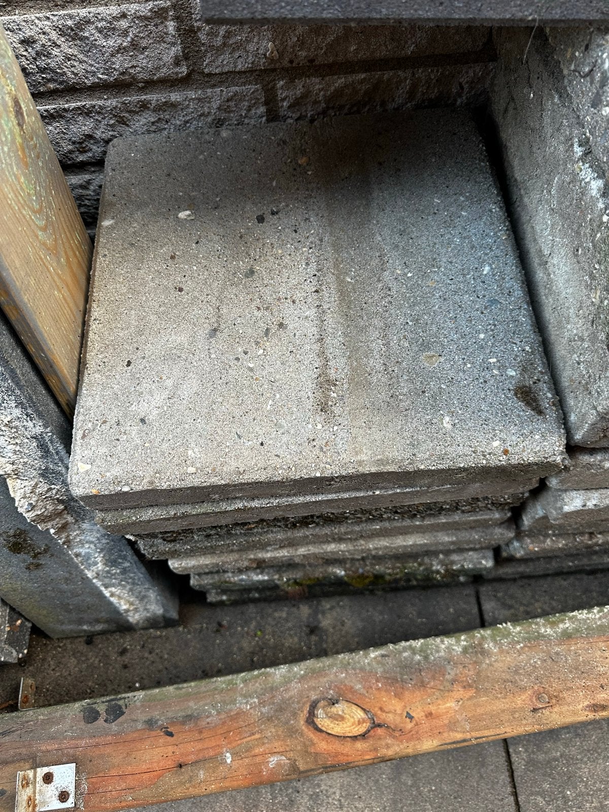 Betonnen stoeptegels graits af te halen 25 stuks, Tuin en Terras, Tegels en Klinkers, Ophalen, Gebruikt, Minder dan 5 m², Beton
