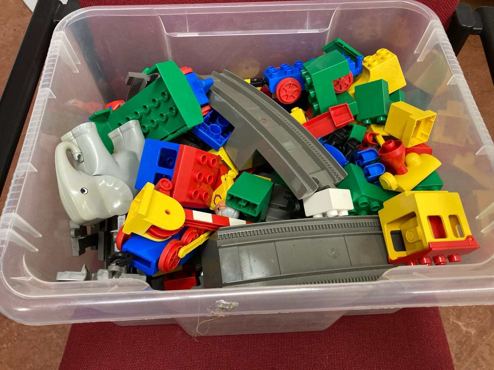 Grote bak vol Duplo met treinrails en diverse blokken, Gebruikt, ., Ophalen of Verzenden, .