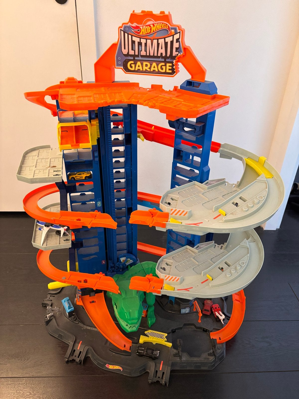 Hot Wheels Ultimate Garage met T-Rex, Ophalen, Zo goed als nieuw
