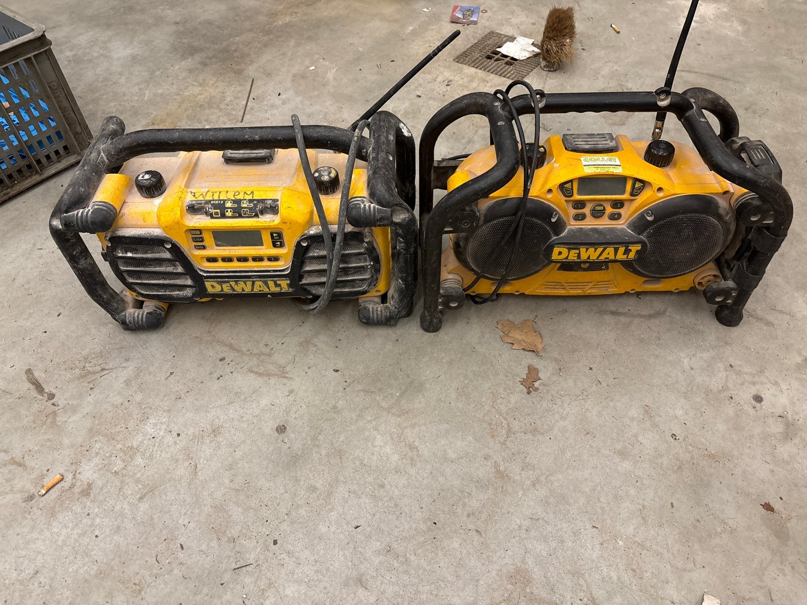 2x DeWalt bouwradio's - Werken goed, Ophalen of Verzenden, Gebruikt, Bouwradio