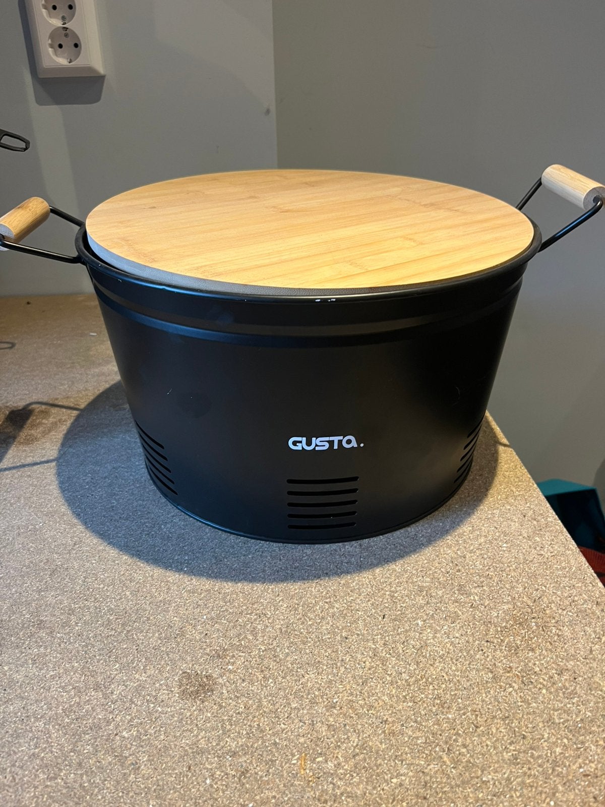 Nieuwe Gusta barbecue, Ophalen, Nieuw