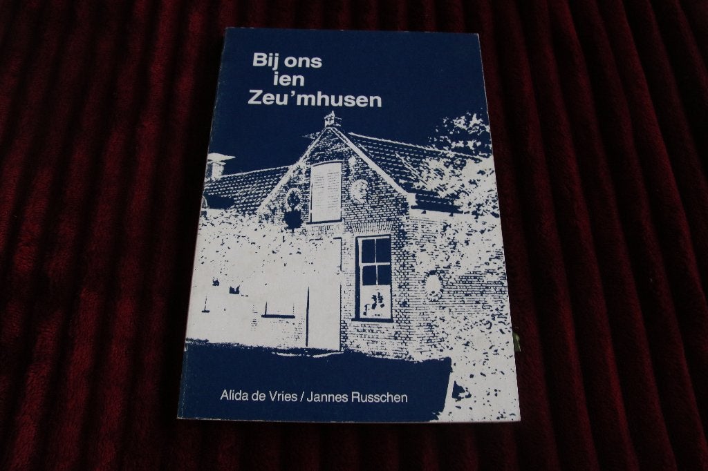 Bij ons ien zeu'mhusen, Ophalen of Verzenden, Gelezen