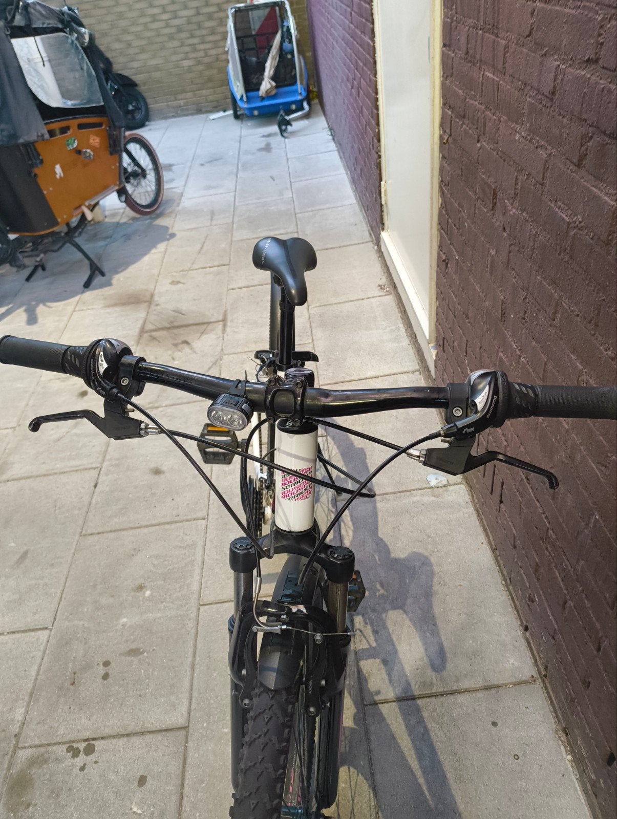 Serious Rockville Mountainbike - Wit/Roze, Hardtail, Velgrem, 45 tot 49 cm, Zo goed als nieuw