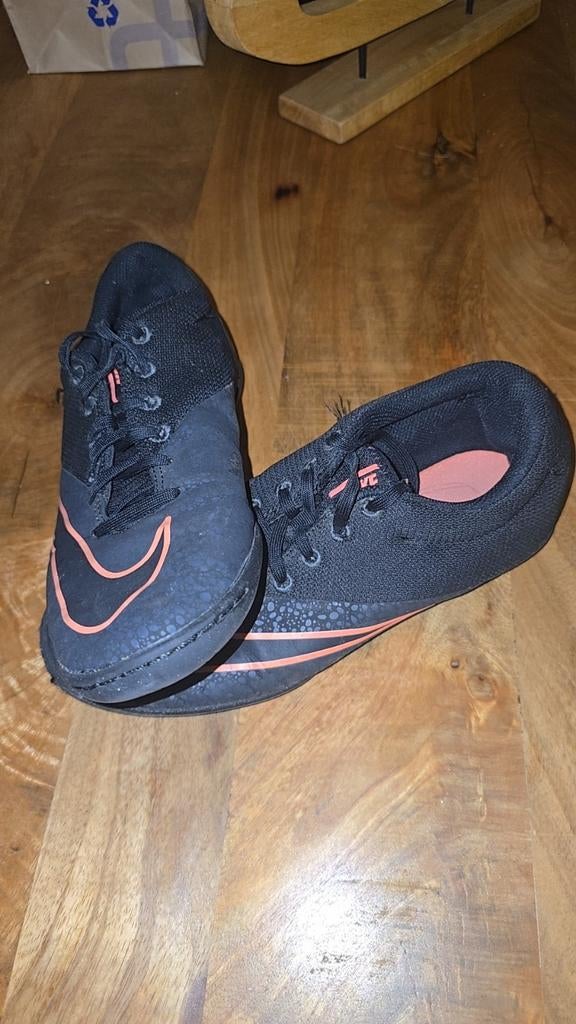 Nike zaalvoetbal/sportschoenen maat 40, Ophalen, Nike, Gedragen, Sportschoenen