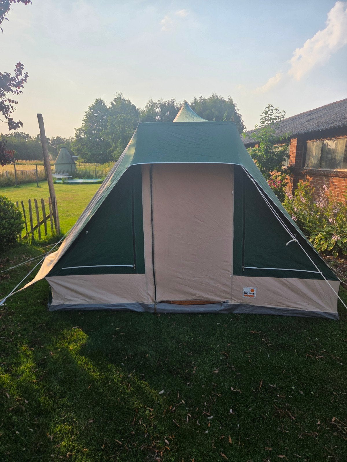 De wit piramidetent met vaste kuip, Caravans en Kamperen, Tenten, Ophalen, Gebruikt, Tot en met 5