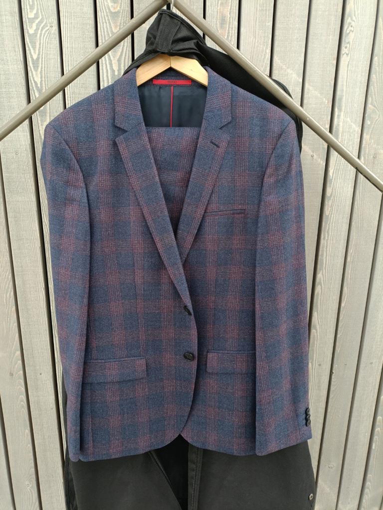 Nieuw Hugo Boss Marzotto Pak - Blauw/Rood Ruit, Kleding | Heren, Kostuums en Colberts, Blauw, Nieuw, Overige maten, Ophalen of Verzenden