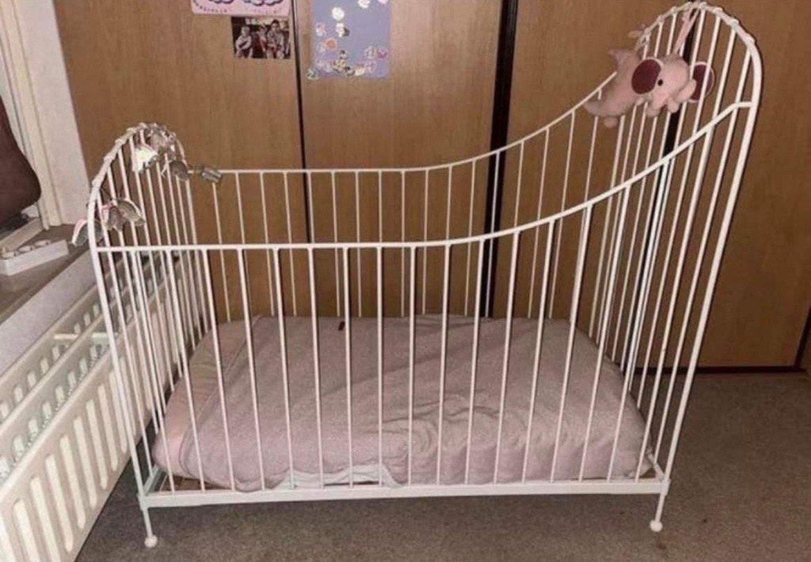 Ledikant babybed staal wit nieuwstaat + matras, Zo goed als nieuw, Minder dan 140 cm, Minder dan 70 cm, Ophalen