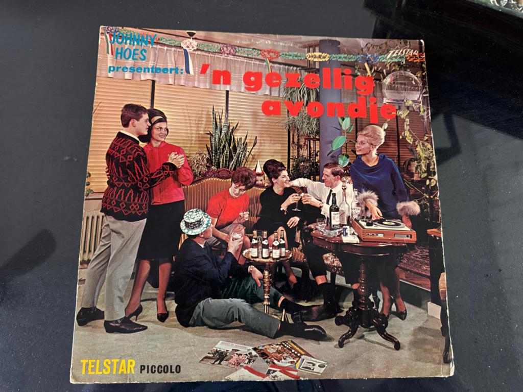 Johnny Hoes presenteert: 'n Gezellig Avondje - Telstar LP, Boeken, Ophalen of Verzenden, Zo goed als nieuw