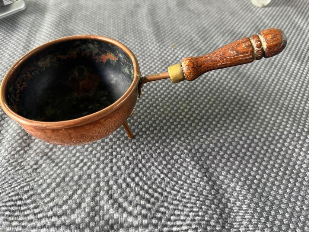 Antieken koperen bakje met houten steel, Ophalen of Verzenden, Koper